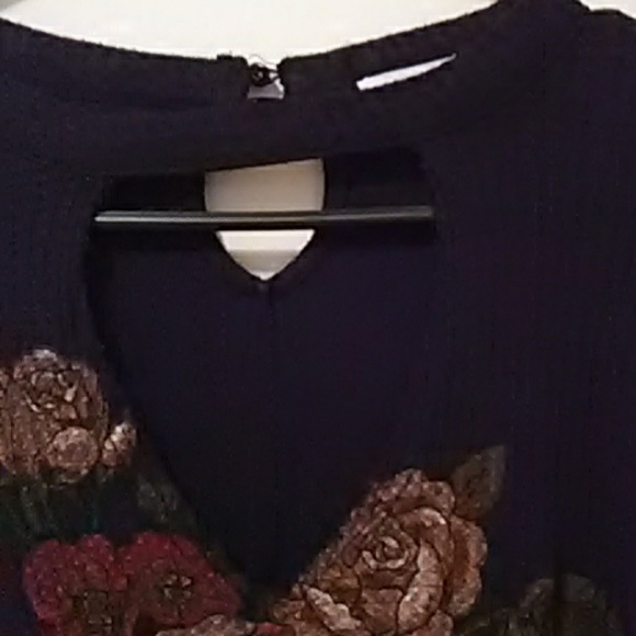 🖤Choker style Keyhole Top🖤 - Picture 7 of 8